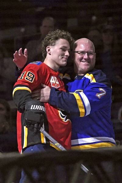 Keith Tkachuk hugs Matthew Tkachuk