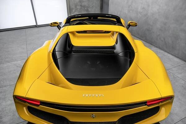 Ferrari 296 GTS Lift, Alcantara, AFS, Two-tone