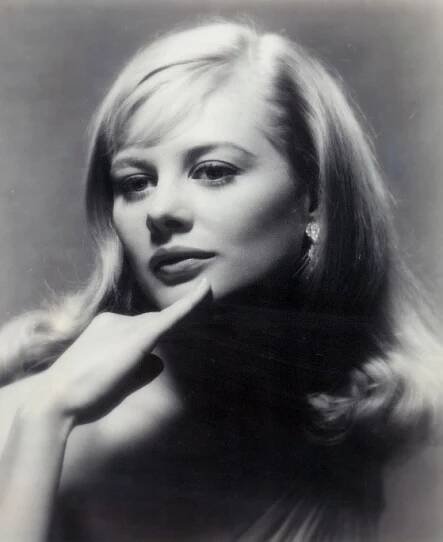 Shirley Knightová