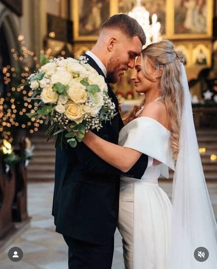 Těhotná misska Kasanová se tajně vdala! Romantika v kostele