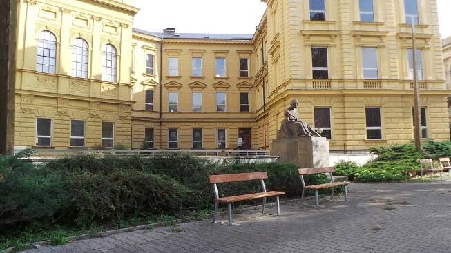 Gymnázium Boženy Němcové, Hradec Králové