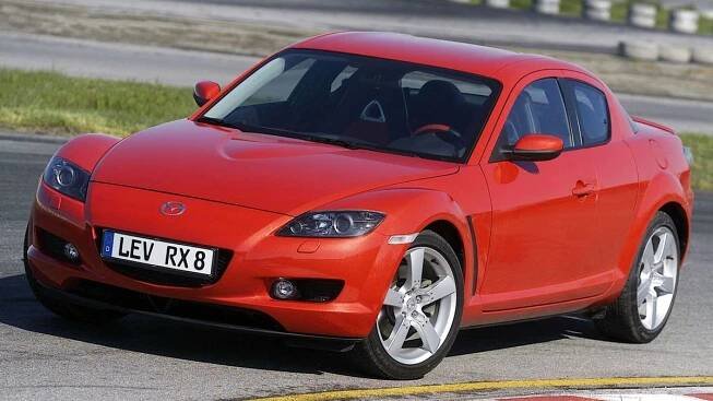 Začátek konce wankelu: Čtyřmístný sporťák Mazda RX-8 slaví 20. narozeniny