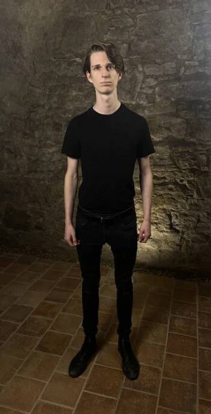 Vojtěch Hrabák 2media celá postava