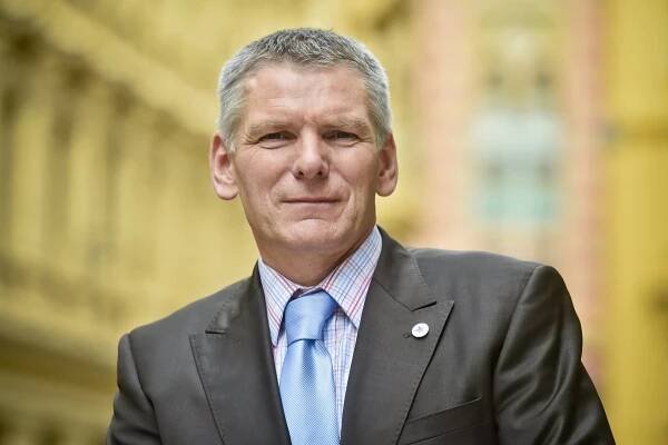 Do boje o Hrad se hlásí další konkurent: Zbrojař od Realistů získal potřebné podpisy