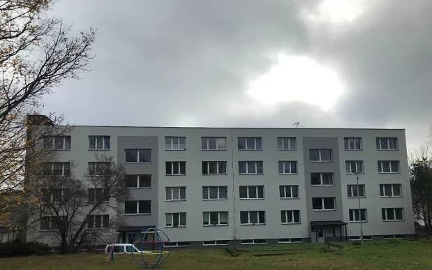 2+1, Dvorce u Bruntálu, 793 68