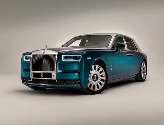 Rolls-Royce posouvá hranice opulence! Interiér vyzdobili více než 3 000 ptačími pery