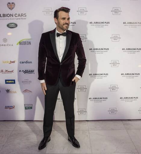 Vzpomínky s hvězdičkou. Leoš Mareš si na plese nebral servítky a odrovnal hosty košilatým vtípkem