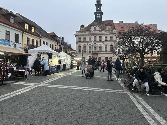 Vánoční atmosféra v České Lípě: Nejvíc frčí svářák, k dostání je i za 50 korun