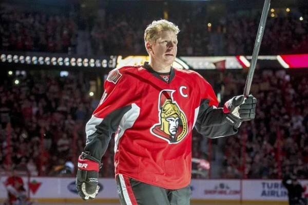 Švédský útočník Ottawy Senators Daniel Alfredsson ukončil kariéru