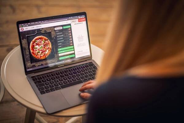 Pizza do šesti minut a bez obsluhy. Za novým českým fastfoodem stojí známý podnikatel