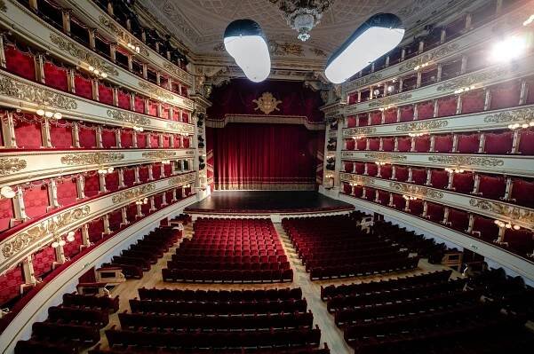 La Scala Tightens Dress Code