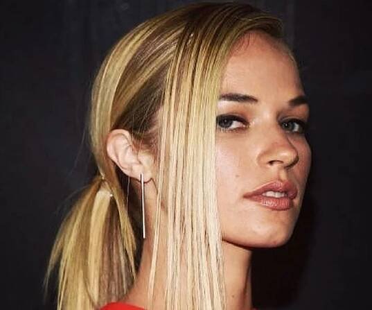 Alexis Knapp Biography - Facts, Childhood, Family Life & Achievements