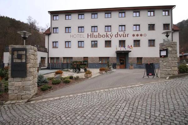 Hotel Hluboký Dvůr | Hrubá Voda | Nádražky