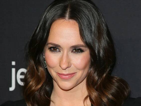 Jennifer Love Hewitt Would Like You to Know She Hasn't Gotten a Brow Lift — See Photos
