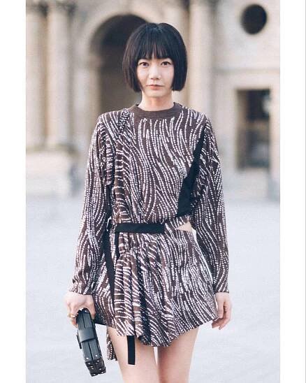 Doona Bae, the A-list Korean movie star of films such as Park Chan-wook’s Sympathy for Mr. Vengeance and Bong Joon-ho’s The Host, arrives for @LouisVuitton, which has endorsed her unique look in past ad campaigns. She has had English-speaking roles...