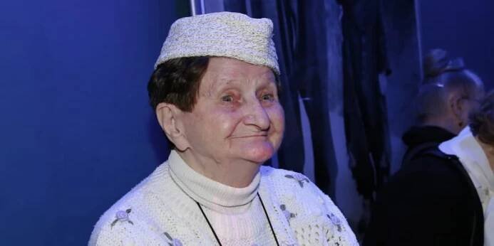 Jarmila Bursová se proslavila rolí drbny ve filmu Babovřesky.