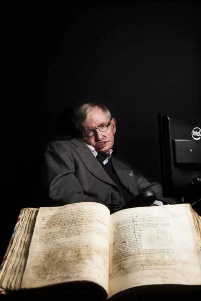 Step inside the mind of the young Stephen Hawking as his PhD thesis goes online for first time - Proti šedi