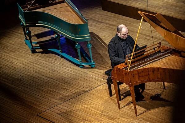 Alexander Melnikov průvodcem na cestě od cembala po Steinway – KlasikaPlus.cz