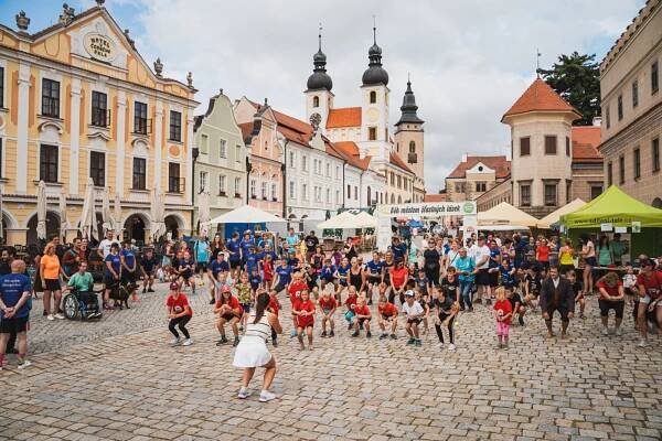 Letošní Běh městem šťastných lásek pro Sdílení opět v Telči lámal rekordy