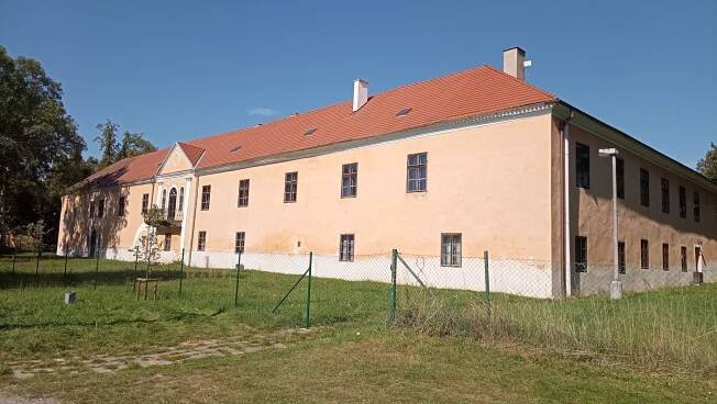 Fotogalerie • Zámek Měšice (Zámek) • Mapy.com
