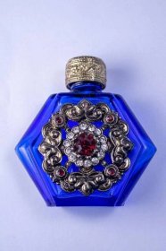 Flakon malý, krásně zdobený jako brož * plnitelná  lahvička na parfém - Starožitnosti