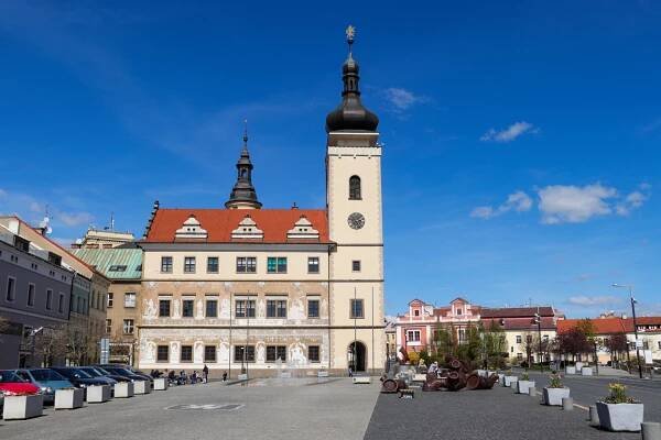 Bez sponzoringu vládnoucí politické strany či rodinných vazeb na přední politiky v Mladé Boleslavi veřejnou zakázku nejspíše nevyhrajete. - Oživení