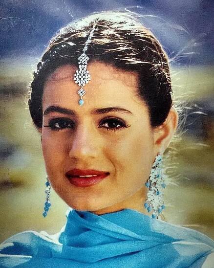 Ameesha Patel: Bio, Height, Weight, Age, Measurements – Celebrity Facts