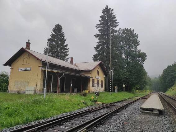 Fotografie - zastávka Lipová Lázně jeskyně - 27.08.2023