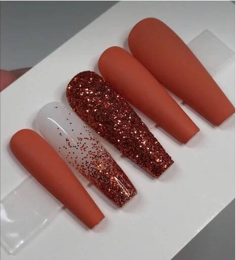 Trendy v nehtovém designu pro podzim a zimu 2023 | Enii-nails.cz