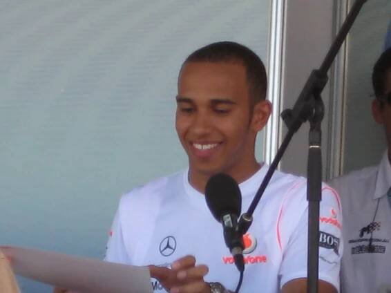 Súbor:Lewis Hamilton portrait.jpg – Wikipédia