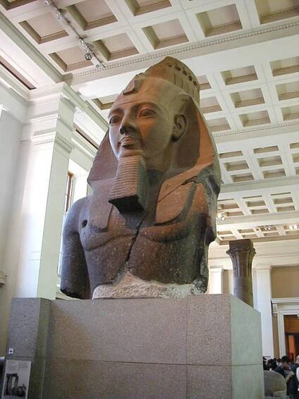 Soubor:Colossal bust of Ramesses II, the 'Younger Memnon'.jpg – Wikipedie