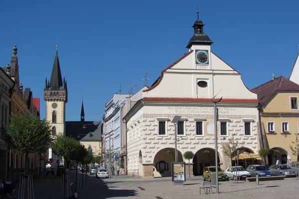 Soubor:Kostel,radnice,dvur kralove nad labem.JPG – Wikipedie
