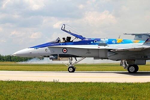 McDonnell Douglas CF-18 Hornet - Wikipedia