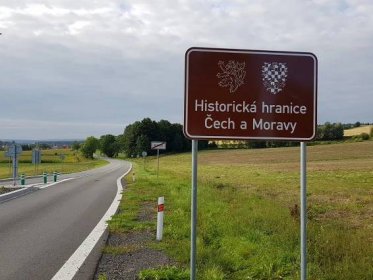 Značení historické hranice Čech a Moravy se stalo realitou