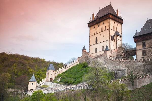 Sedm divů Česka: Hrad Karlštejn ukrývá tajné chodby i brutální tajemství | Cestovinky