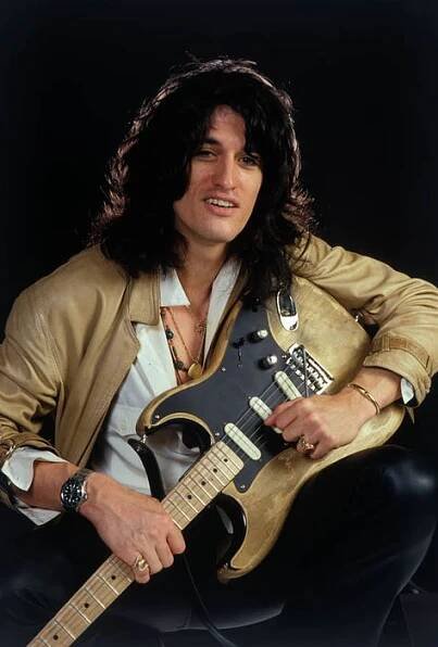 Joe Perry | Joe perry, Joe perry guitar, Steven tyler aerosmith