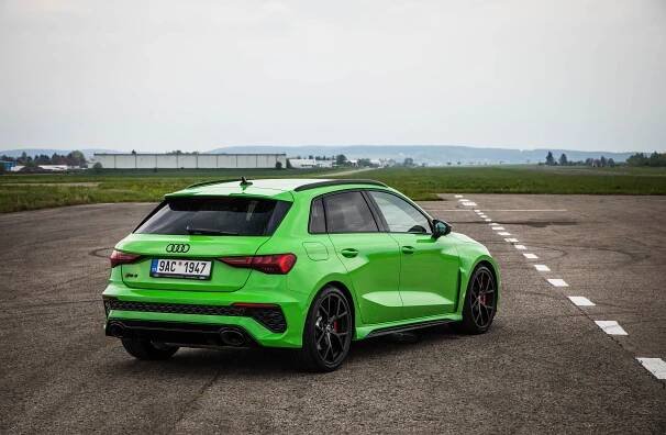 Nejnovější Audi RS 3 Sportback s pětiválcem s turbem je zelená šílenost za „rozumnou“ cenu