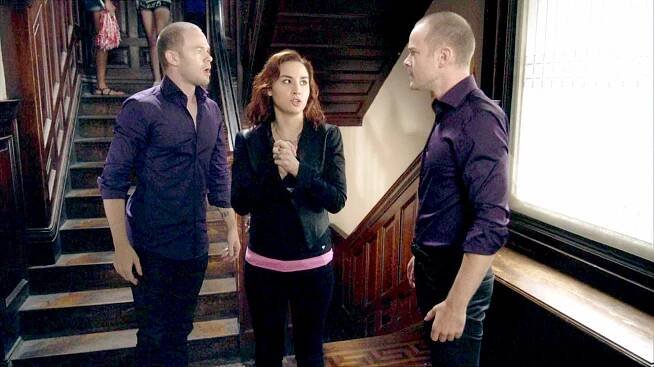 Skladiště 13 - Život je telenovela - Z filmu - Allison Scagliotti, Aaron Ashmore