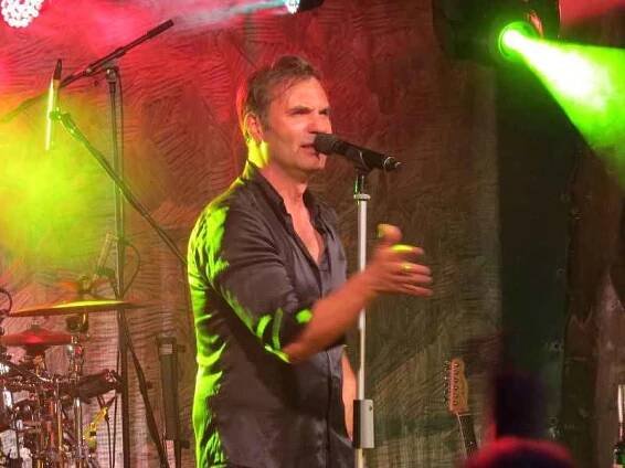 Beskydské hudební léto nabídlo v pátek 14. srpna další zajímavý koncert v areálu koupaliště Sluníčko v Ostravici. Fanouškům se ve výborné formě představila populární skupina MIG 21 v čele s Jiřím Macháčkem.