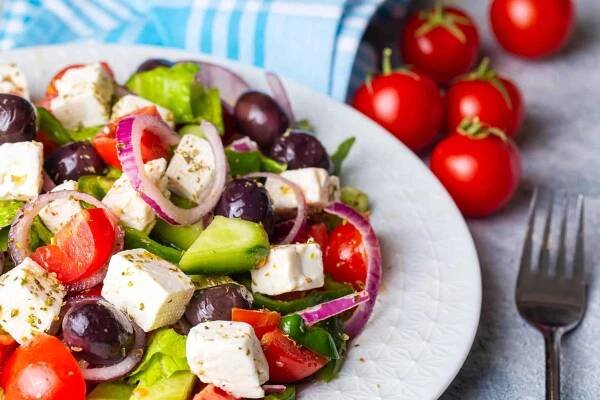 Řecký salát - myveggiecookbook