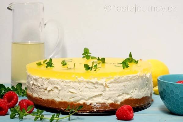 Bezinkový sirup s gin a tonikem v cheesecaku