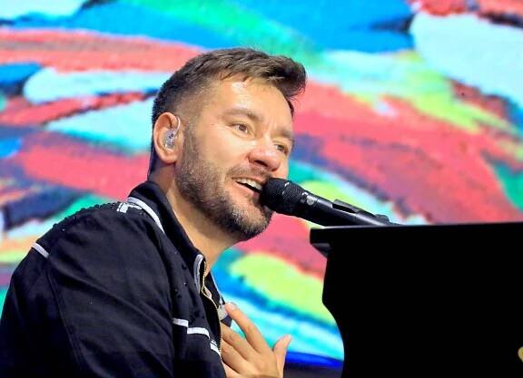 OBRAZEM: Marek Ztracený dobyl Chomutov. Koncert provázely emoce, show i nečekané přerušení