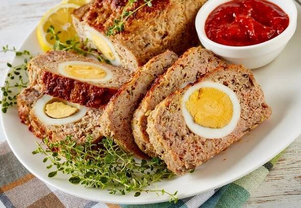 Recept : Velikonoční drůbeží sekaná plněná vejci