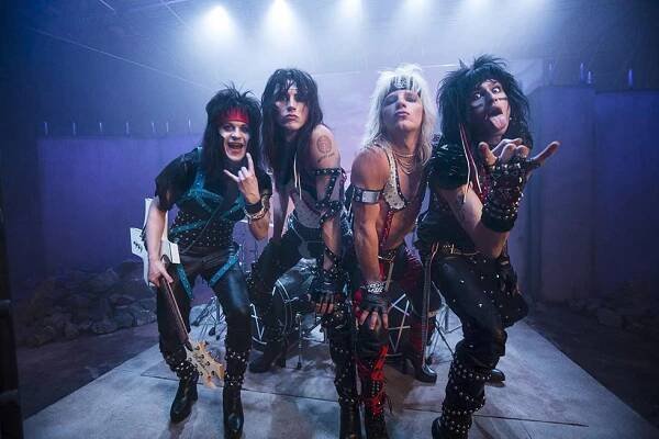 The Dirt jako Bohemian Rhapsody pro dospělé: Film o nejšílenější kapele světa Mötley Crüe