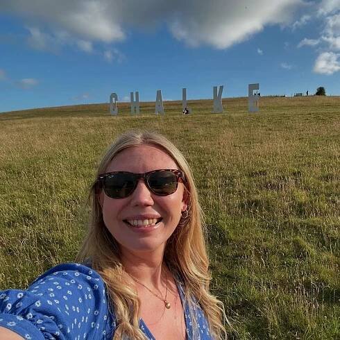 A wonderful day at @chalkehistoryfestival! 🌞  Brilliant talks, a beautiful location, and great to see some history pals (as well as meet a few new people doing fab things in the history world!) 

#history #historyuk #chalkehistoryfestival