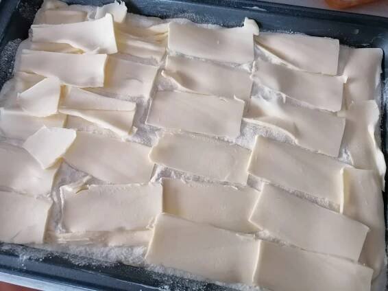 Rychlý koláč s mascarpone a džemem z kandované kůry - The Pelikans