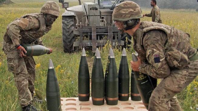 Rusko vzbudilo Velkou Británii: extrémně navyšuje výrobu dělostřelecké munice. Ukázalo se, že je zcela nezbytná