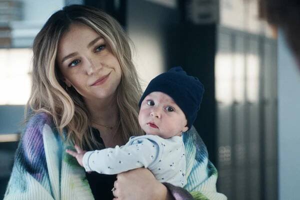 THE BEAR - Abby Elliott as Natalie "Sugar" Berzatto. 