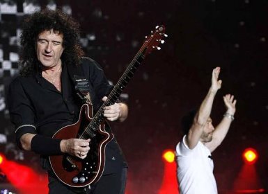 Britská legendární skupina Queen. Na snímku kytarista Brian May a zpěvák Paul Rodgers