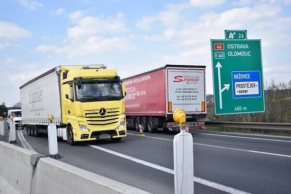 VIDEO: Aktuálně ničí na estakádě D46 v Prostějově beton vodním paprskem